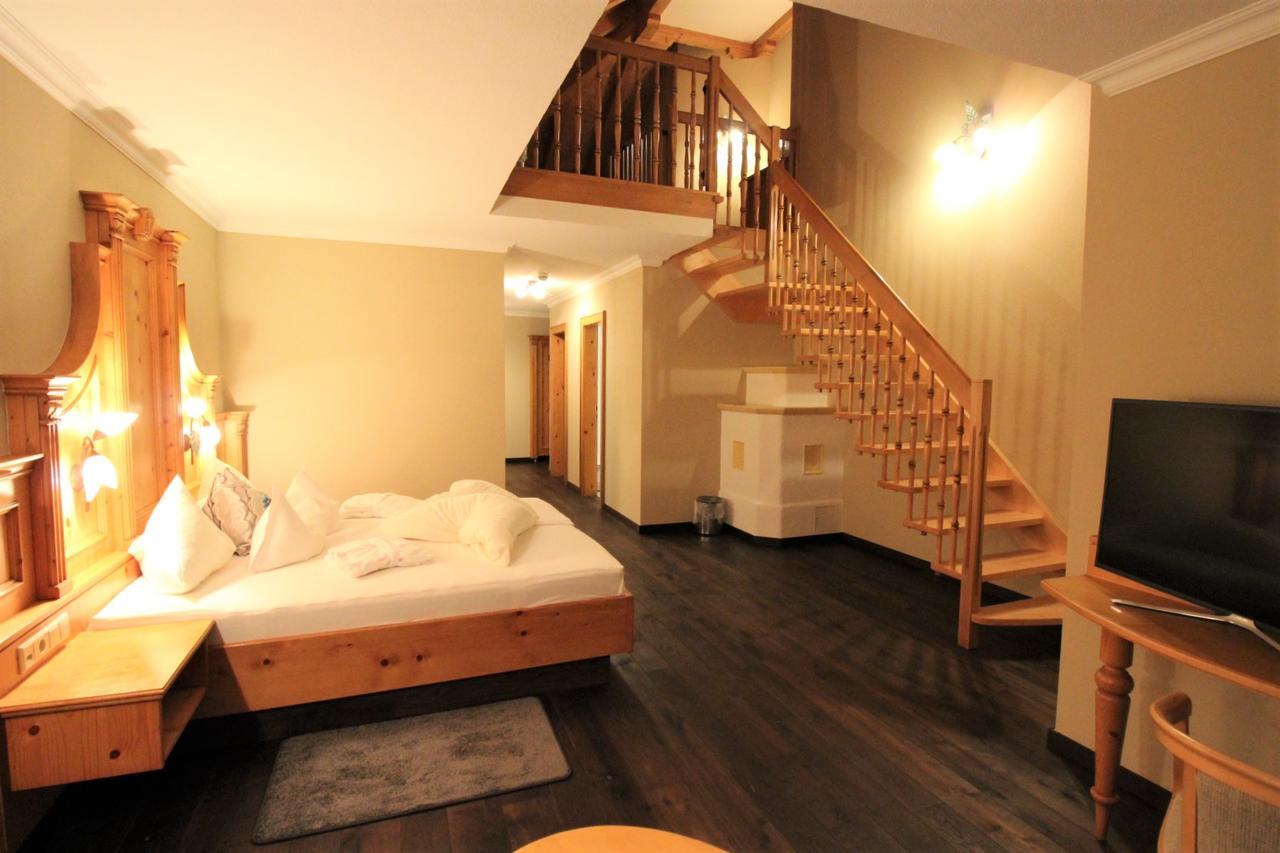 Alpenresidenz Ballunspitze - Kinderhotel Galtür エクステリア 写真