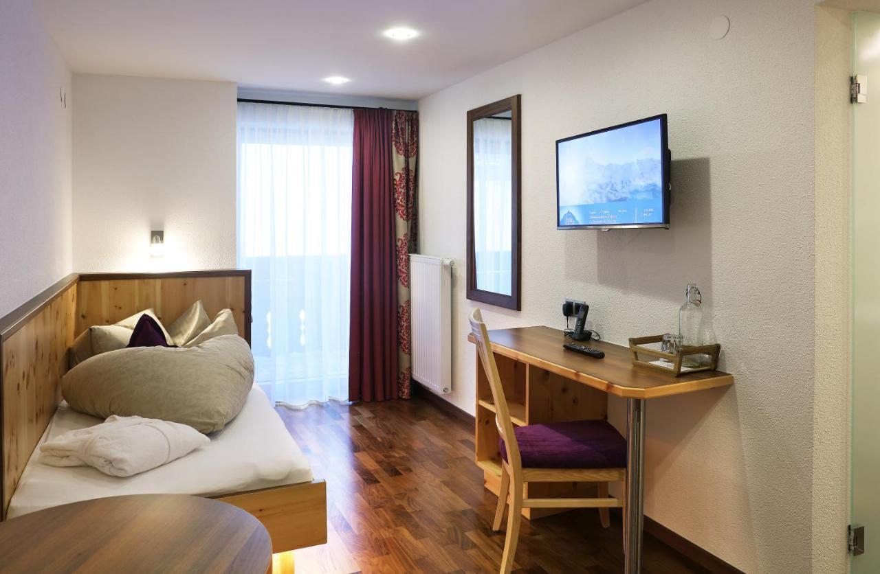 Alpenresidenz Ballunspitze - Kinderhotel Galtür エクステリア 写真